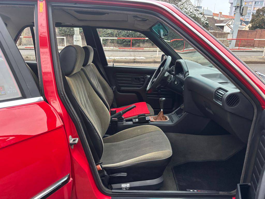 BMW 318 E30-318i/1986/2.maj. garážován