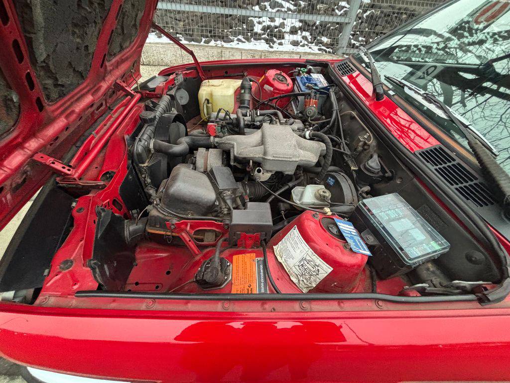 BMW 318 E30-318i/1986/2.maj. garážován