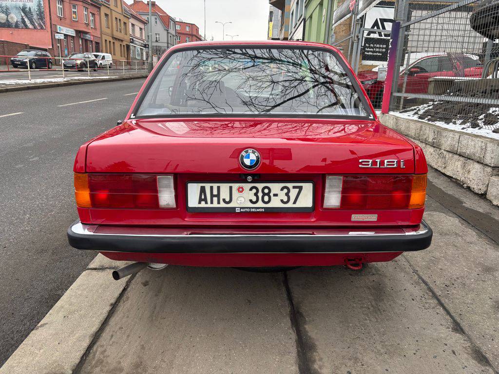 BMW 318 E30-318i/1986/2.maj. garážován