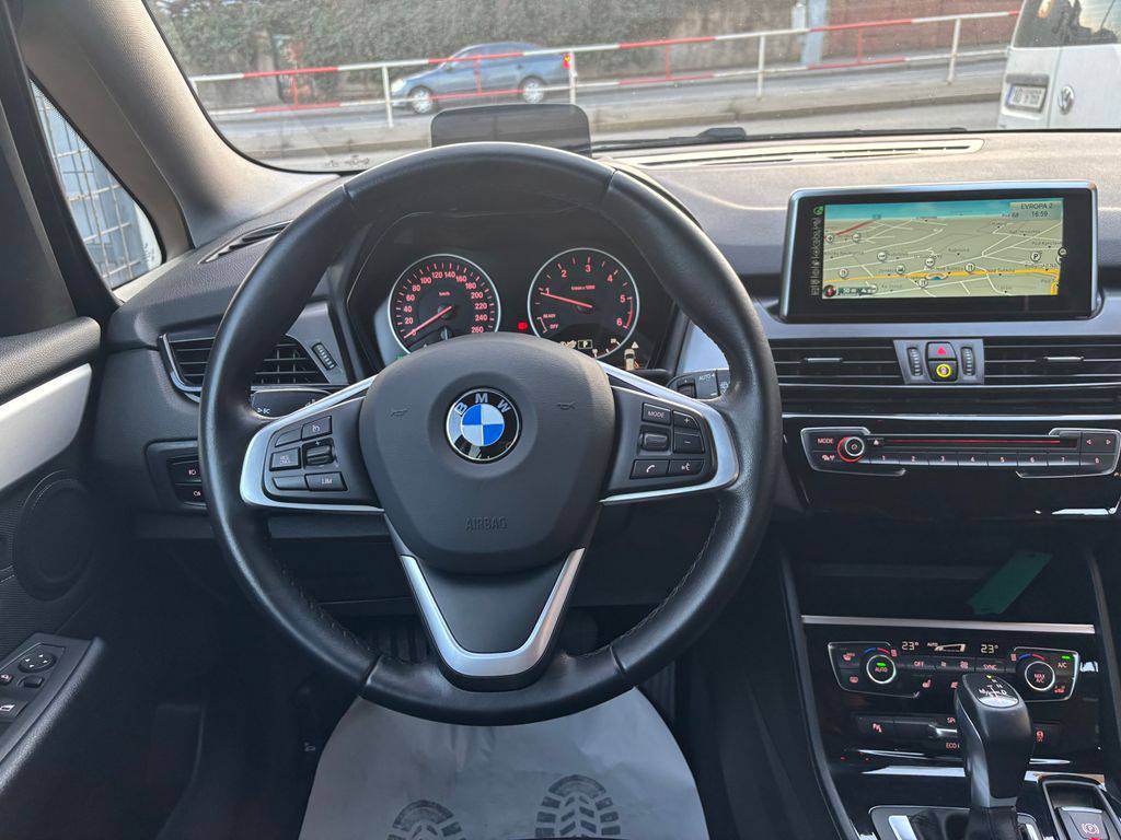 BMW 218 218d/2017/1MAJ-SPORT PACKET,ZÁ