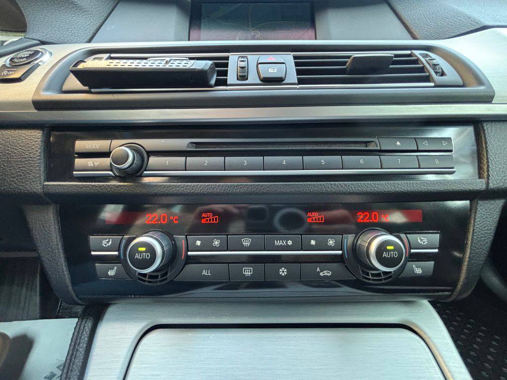 BMW 530 530d xDrive/2012/S.KNIHA-ZÁRUK