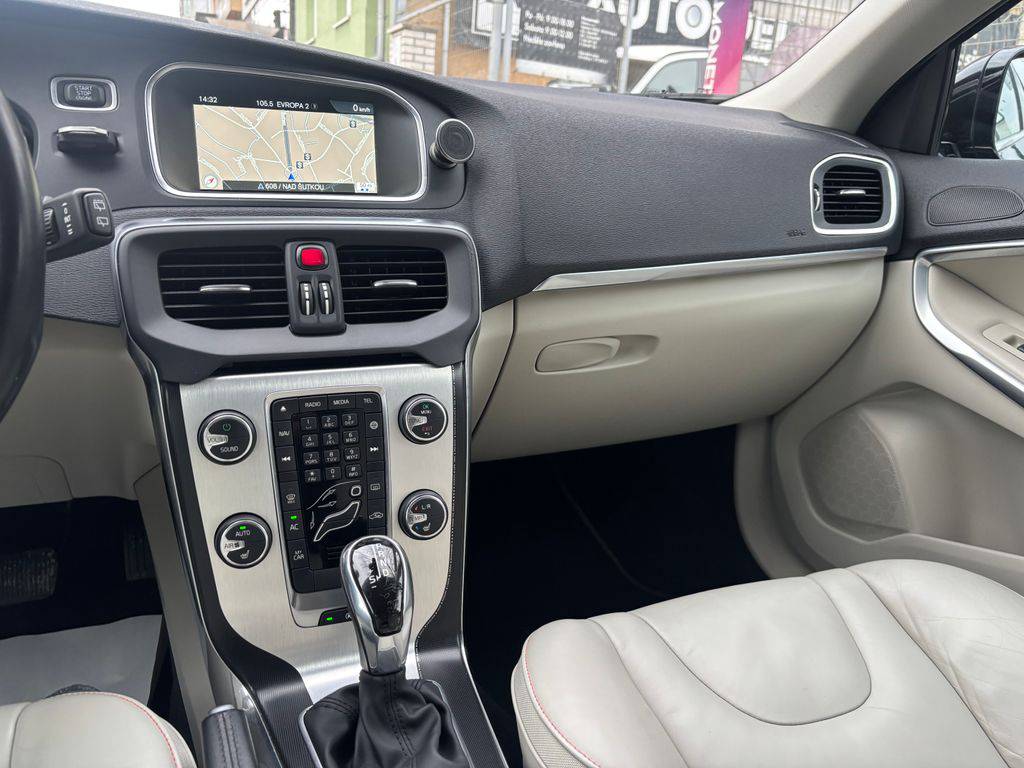 Volvo V40 D2/2016/AT-OCEAN RACE-ZÁRUKA24