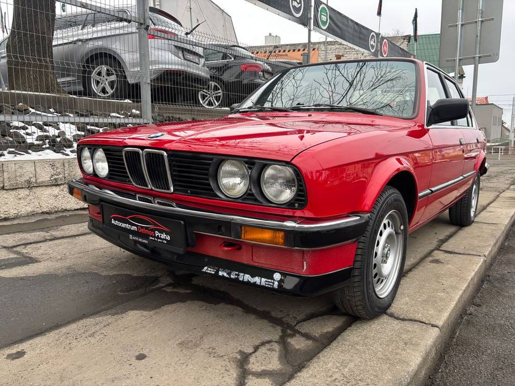 BMW 318 E30-318i/1986/2.maj. garážován